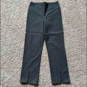 Athleta Wander Slim Straight Crop Size 8 Arbor Olive